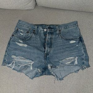 Levi distressed denim shorts no stretch inseam 2” only worn once